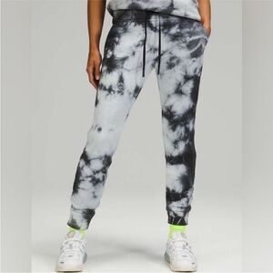 Lululemon Warm Down Jogger *Earth Dye
Earth Dye Stone
